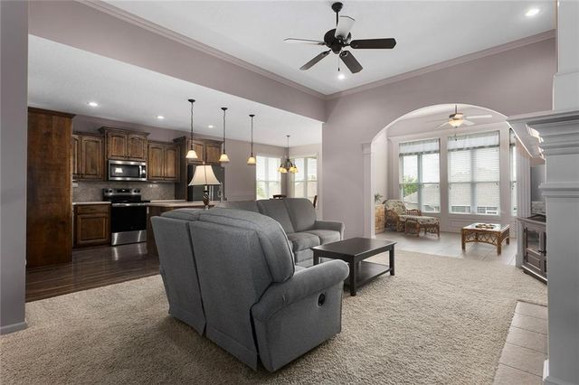 901 SW Olympia Court, Lee's Summit, MO 64082