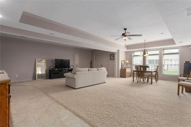 901 SW Olympia Court, Lee's Summit, MO 64082