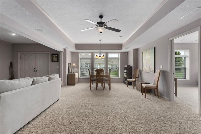 901 SW Olympia Court, Lee's Summit, MO 64082