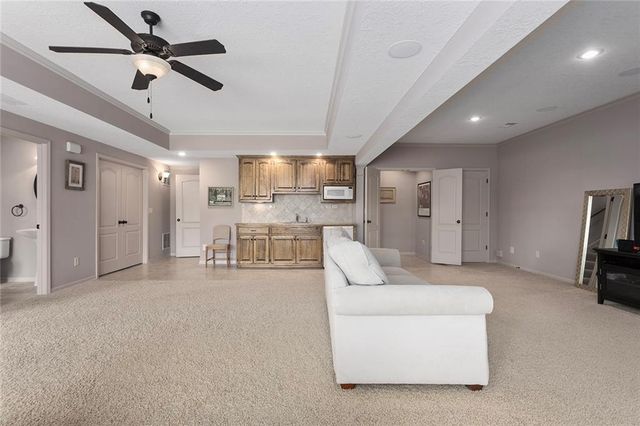 901 SW Olympia Court, Lee's Summit, MO 64082