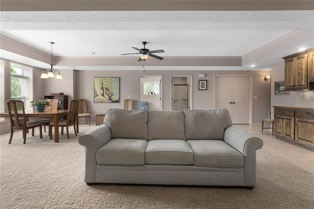 901 SW Olympia Court, Lee's Summit, MO 64082