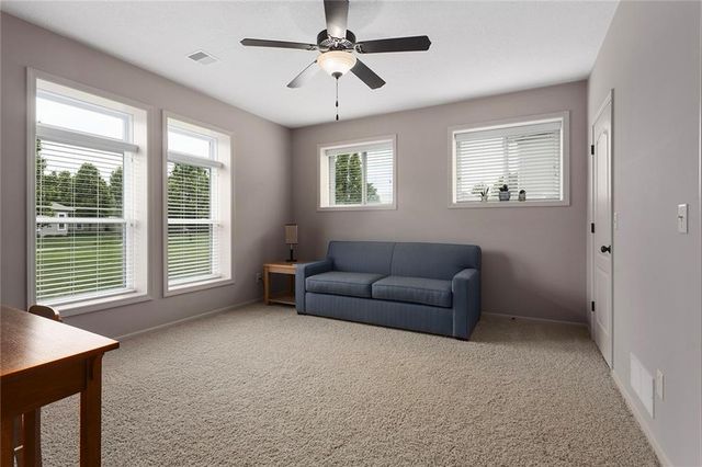 901 SW Olympia Court, Lee's Summit, MO 64082