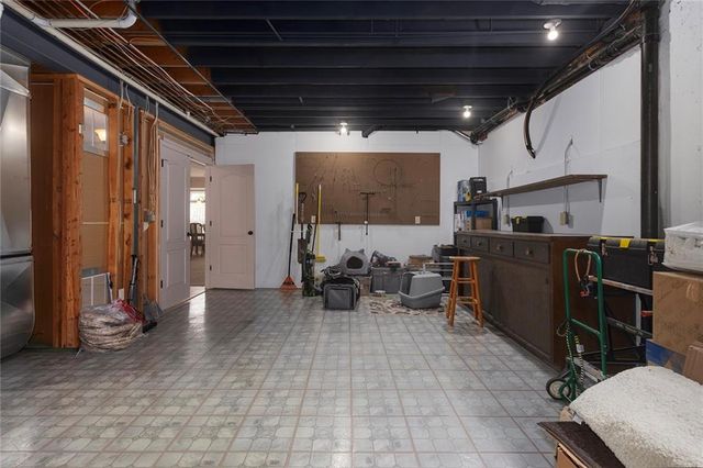 901 SW Olympia Court, Lee's Summit, MO 64082