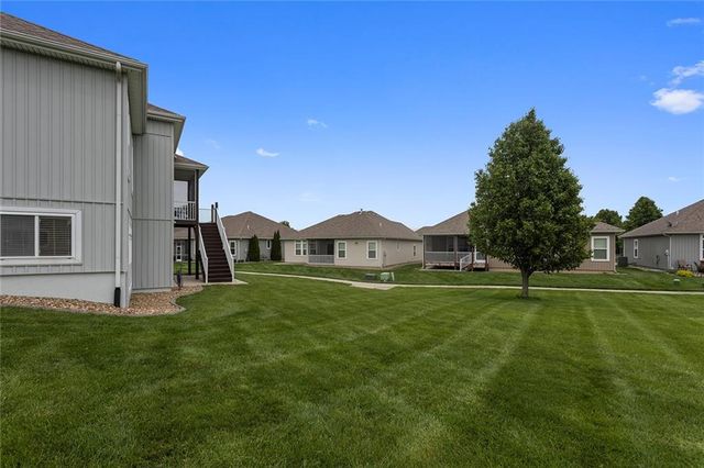 901 SW Olympia Court, Lee's Summit, MO 64082