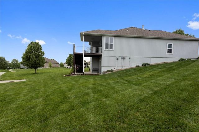 901 SW Olympia Court, Lee's Summit, MO 64082