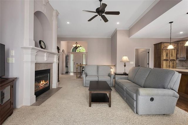 901 SW Olympia Court, Lee's Summit, MO 64082