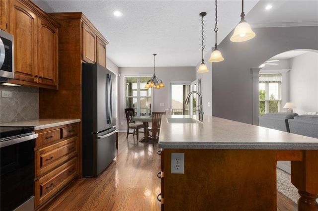 901 SW Olympia Court, Lee's Summit, MO 64082