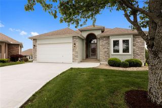 901 SW Olympia Court, Lee's Summit, MO 64082