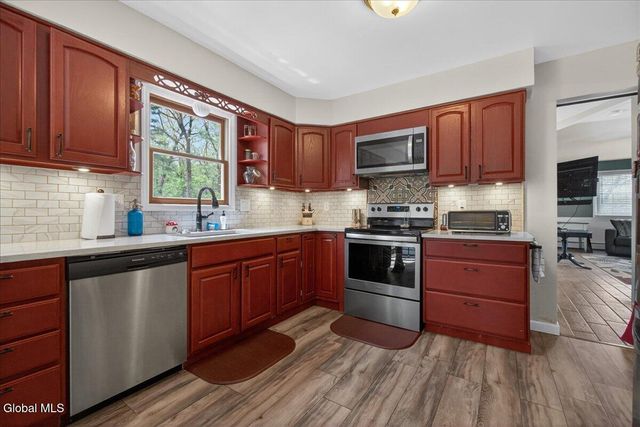 29 Hills Road, Malta, NY 12019