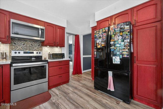 29 Hills Road, Malta, NY 12019