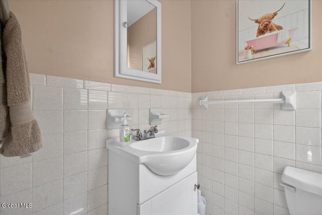 29 Hills Road, Malta, NY 12019
