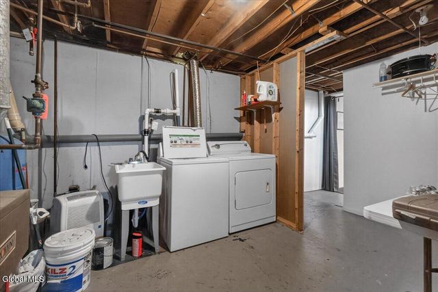 29 Hills Road, Malta, NY 12019
