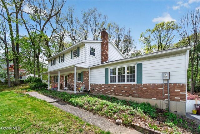 29 Hills Road, Malta, NY 12019