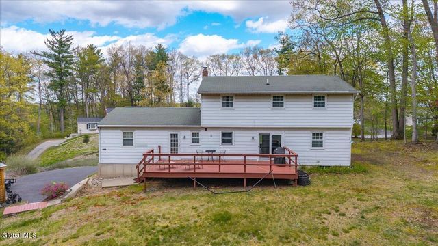 29 Hills Road, Malta, NY 12019