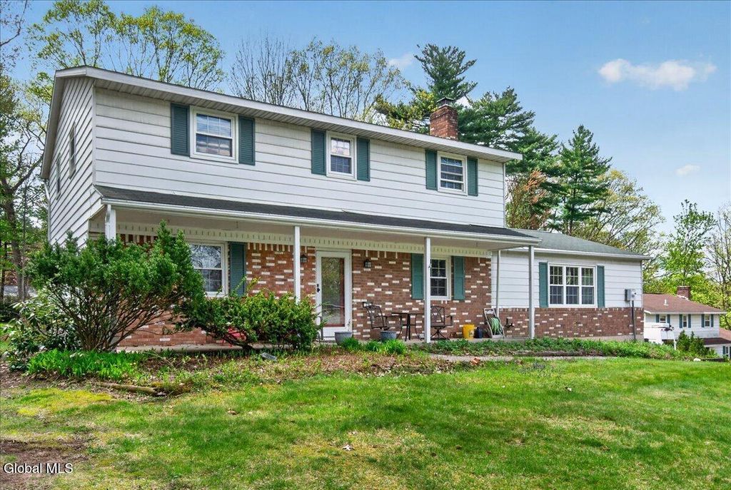 29 Hills Road, Malta, NY 12019