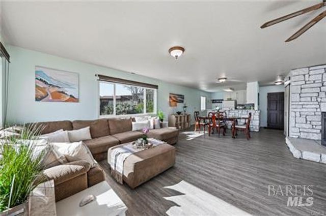 4045 Mesa Dr, Clearlake, CA 95422