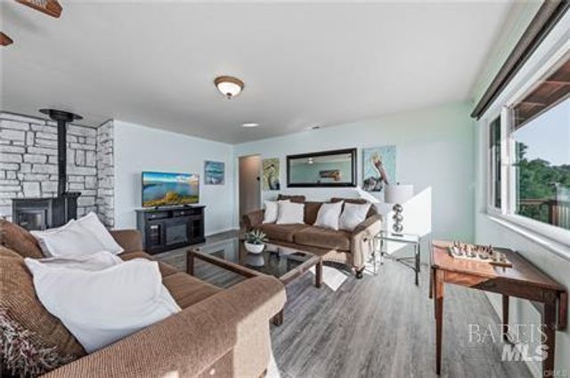 4045 Mesa Dr, Clearlake, CA 95422