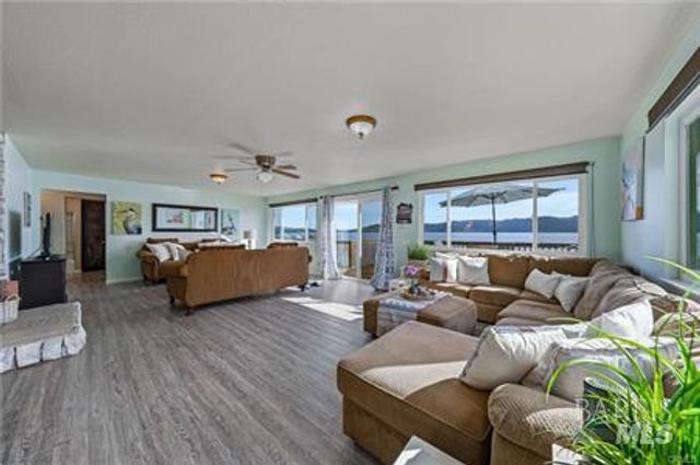 4045 Mesa Dr, Clearlake, CA 95422