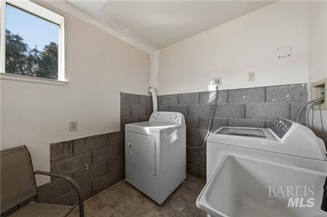 4045 Mesa Dr, Clearlake, CA 95422