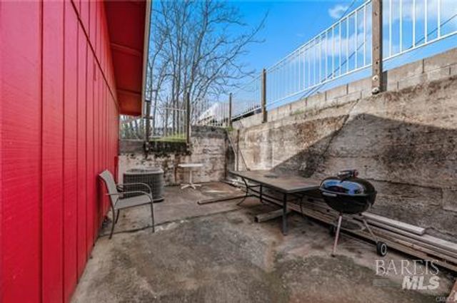 4045 Mesa Dr, Clearlake, CA 95422