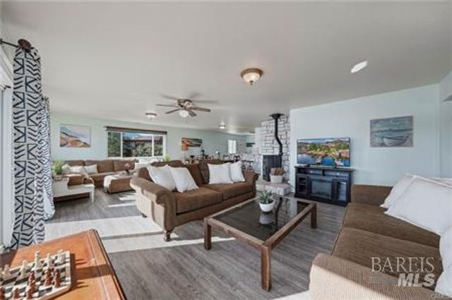 4045 Mesa Dr, Clearlake, CA 95422