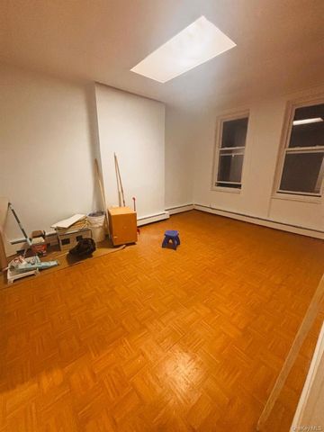 8815 Jamaica Avenue, Woodhaven, NY 11421