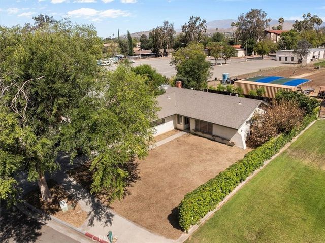 4865 Emerson, Riverside, CA 92504