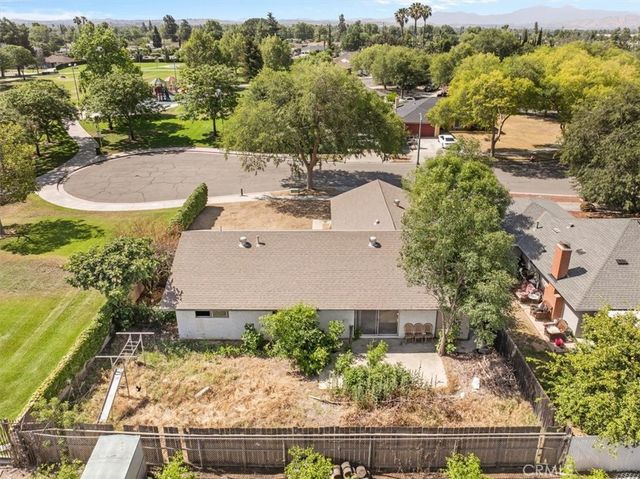 4865 Emerson, Riverside, CA 92504