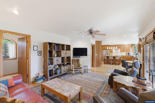 2153 NW Kari Pl, Corvallis, OR 97330
