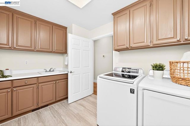 788 Crystal Ln, Pleasanton, CA 94566