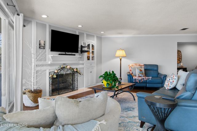 6809 Beaver Brook Drive, Knoxville, TN 37918