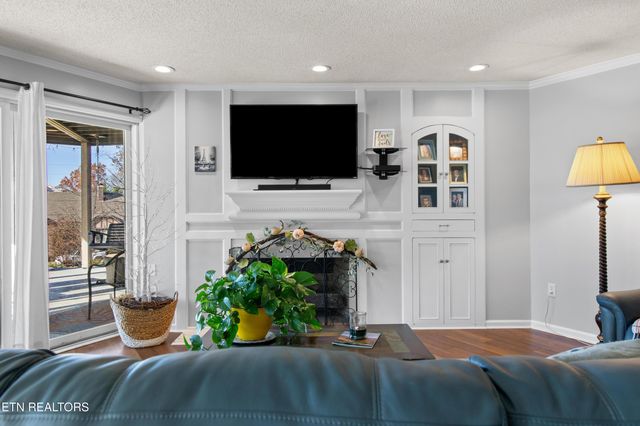 6809 Beaver Brook Drive, Knoxville, TN 37918