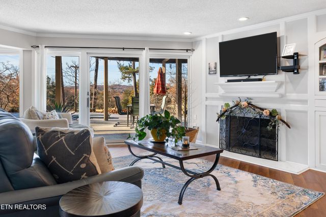 6809 Beaver Brook Drive, Knoxville, TN 37918