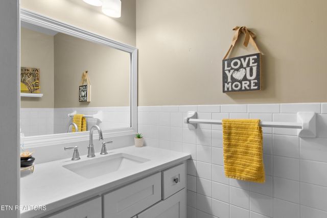 6809 Beaver Brook Drive, Knoxville, TN 37918