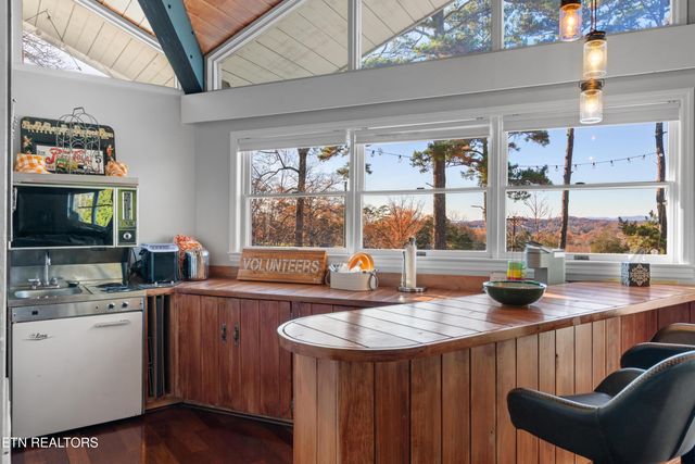 6809 Beaver Brook Drive, Knoxville, TN 37918