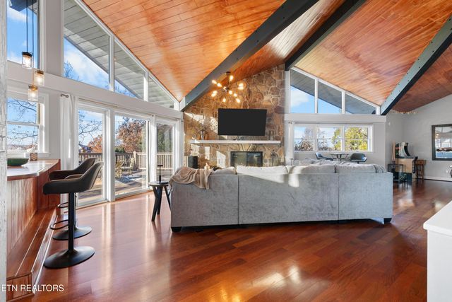 6809 Beaver Brook Drive, Knoxville, TN 37918