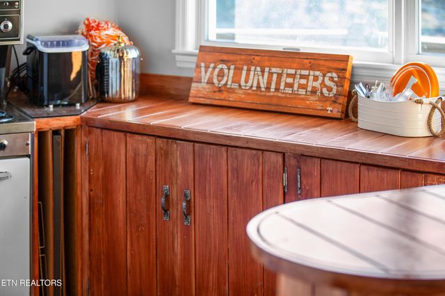 6809 Beaver Brook Drive, Knoxville, TN 37918