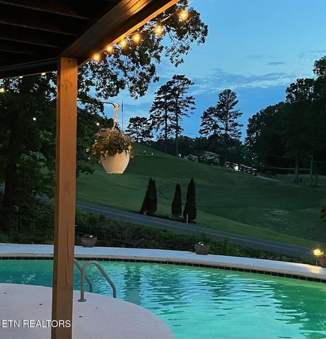 6809 Beaver Brook Drive, Knoxville, TN 37918