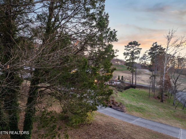 6809 Beaver Brook Drive, Knoxville, TN 37918