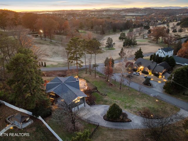 6809 Beaver Brook Drive, Knoxville, TN 37918