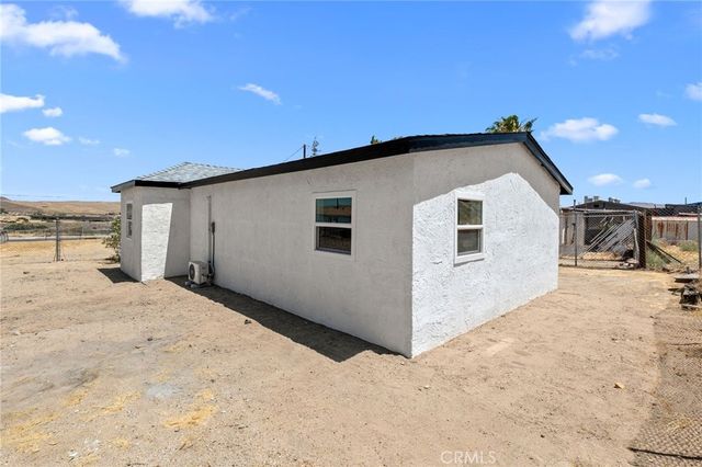 1574 Riverside, Barstow, CA 92311