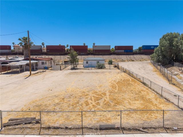 1574 Riverside, Barstow, CA 92311