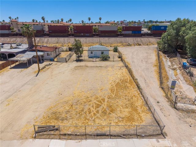 1574 Riverside, Barstow, CA 92311