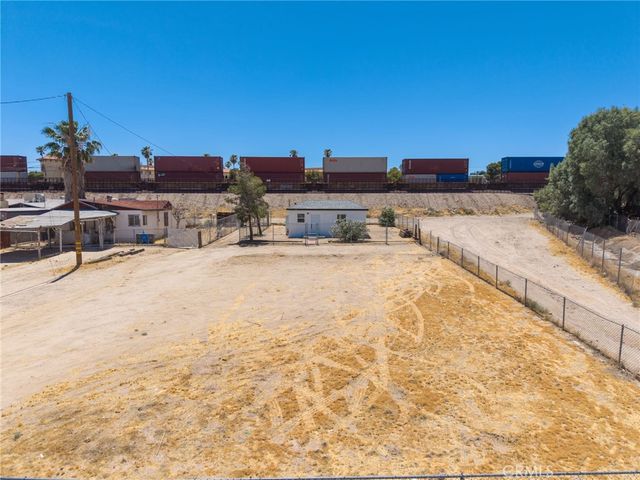 1574 Riverside, Barstow, CA 92311