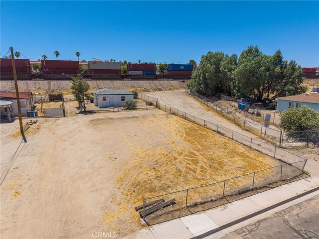 1574 Riverside, Barstow, CA 92311