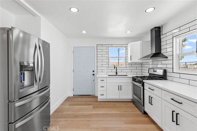1574 Riverside, Barstow, CA 92311