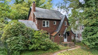 1081 Connoquenessing Ter, Ellwood City, PA 16117