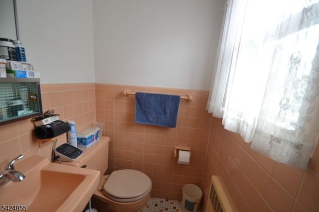 60 Scoles Ave, Clifton City, NJ 07012
