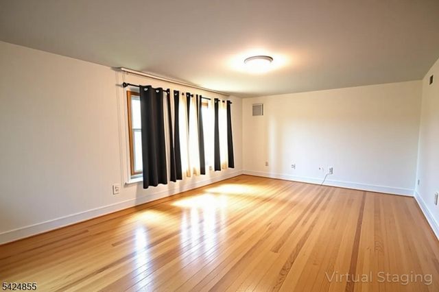 60 Scoles Ave, Clifton City, NJ 07012