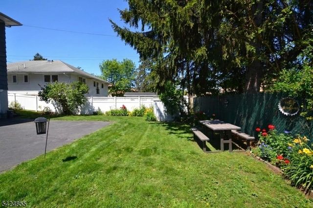 60 Scoles Ave, Clifton City, NJ 07012